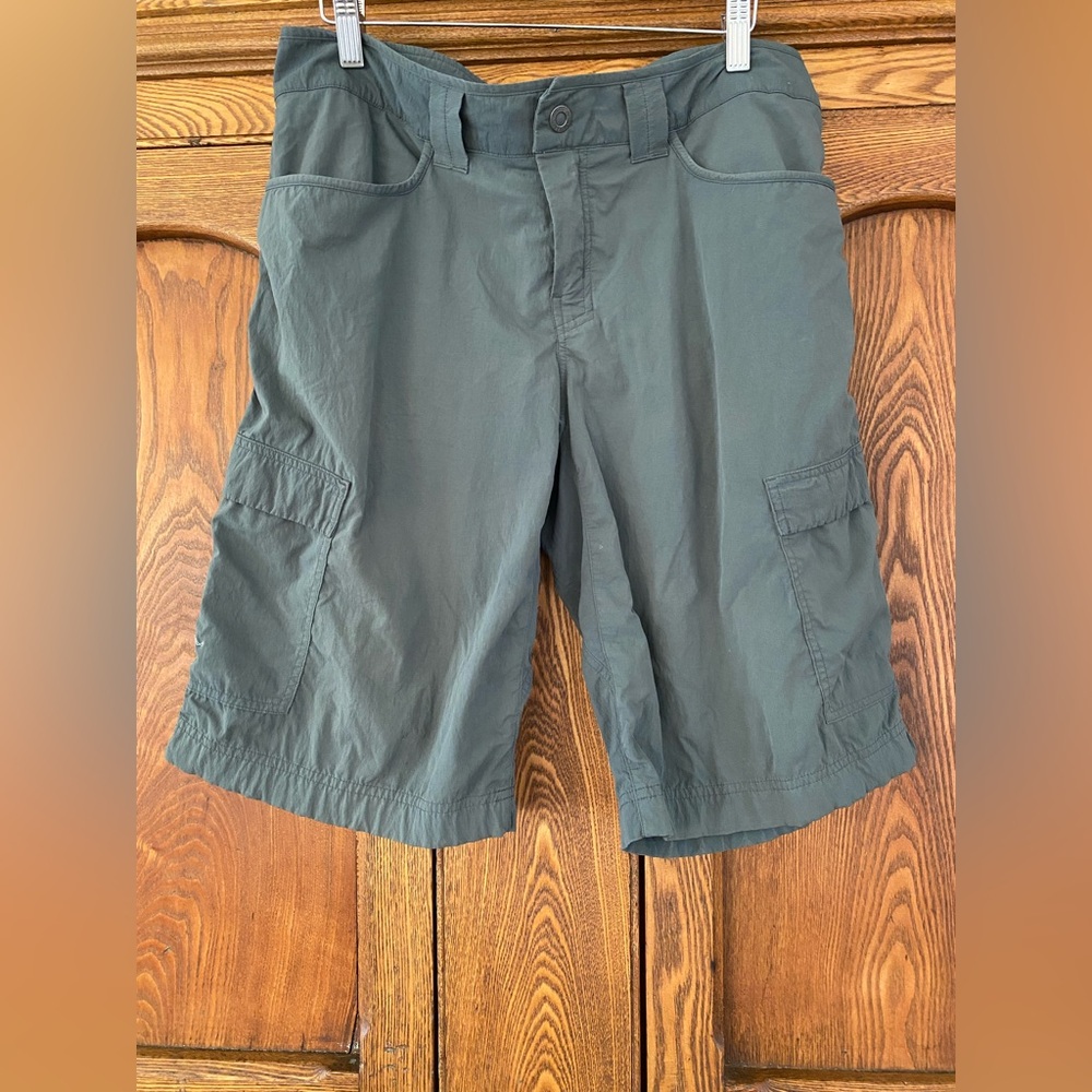 Arc’tryx stretch shorts 32 M 12” inseam gray blue pockets